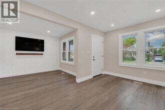 126 Auburn Ave in Hamilton, ON - Building Photo - Building Photo