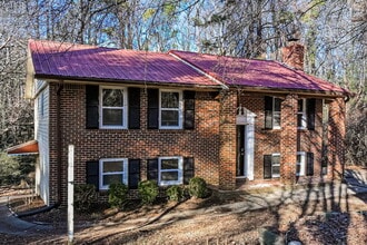 2870 Valley Brook Dr SW in Marietta, GA - Building Photo - Building Photo