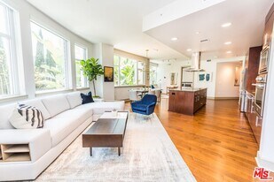 10700 Wilshire Blvd in Los Angeles, CA - Building Photo