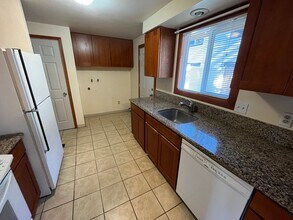 1637 SE Skylark Dr in Bend, OR - Foto de edificio - Building Photo
