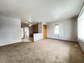 2388 Martin Dr in Dubuque, IA - Building Photo - Building Photo