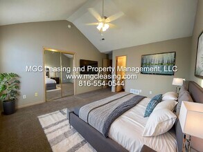 901-907 Garden Way in Harrisonville, MO - Building Photo - Building Photo