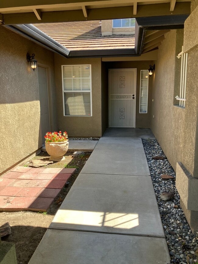 2412 Alexia Way in Modesto, CA - Building Photo - Building Photo