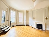 365 Beacon St, Unit 1 in Boston, MA - Foto de edificio - Building Photo