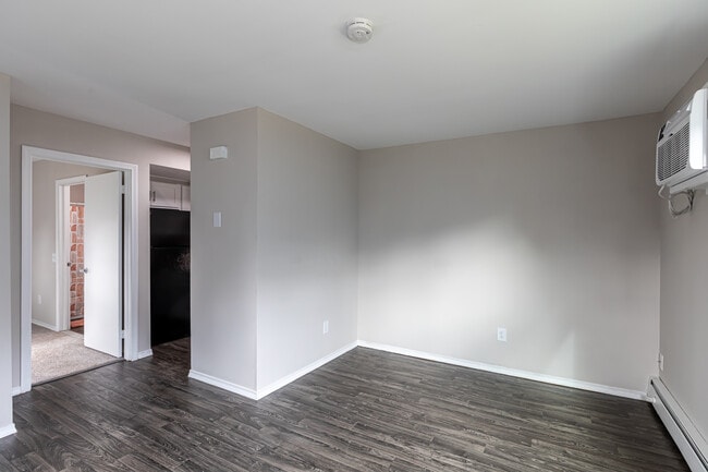 The Flats at Talcott in Weatogue, CT - Foto de edificio - Interior Photo