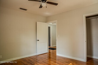 5615 Duke Rd in Jacksonville, FL - Building Photo - Building Photo