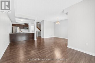 7 Ladybell Ln in Hamilton, ON - Building Photo - Building Photo