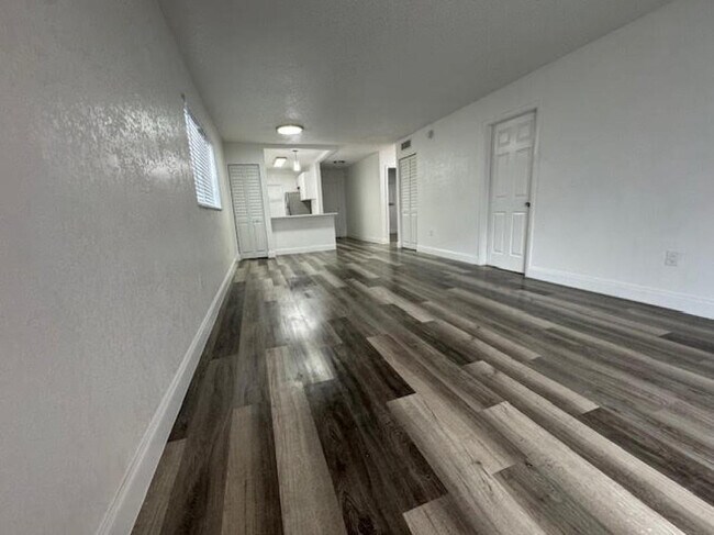 5525 SW 41st St in Pembroke Park, FL - Building Photo - Building Photo