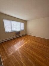 573 Broughton Ave in Bloomfield, NJ - Building Photo - Building Photo