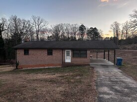 3540 Wandering Ln NE in Hickory, NC - Building Photo