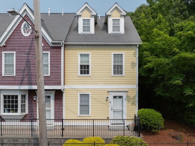 property at 40 Brattle St