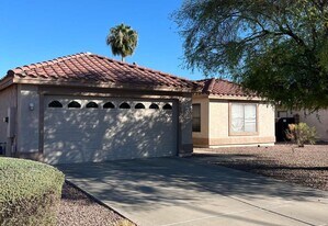 8128 W Mission Ln in Peoria, AZ - Building Photo