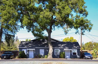 534 Sunnyside Ave in Modesto, CA - Building Photo - Building Photo