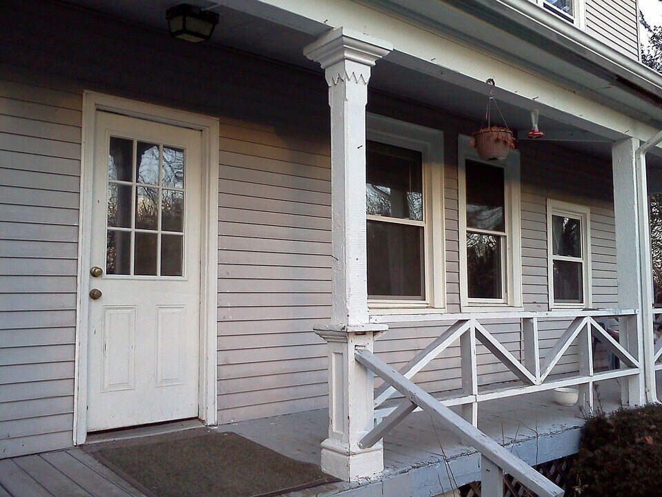 123 Old Turnpike Rd in Bloomingburg, NY - Building Photo