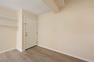 6903 Woodhue Dr in Austin, TX - Building Photo - Building Photo