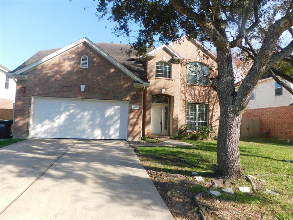 2511 Sunlight Ln in Pearland, TX - Building Photo