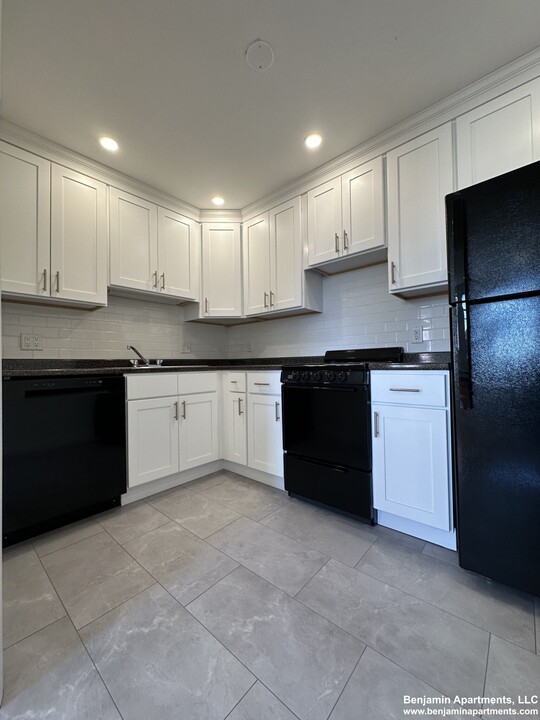 312 Tappan St, Unit 6 in Brookline, MA - Building Photo