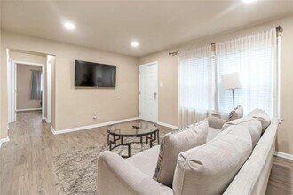 2290 Swallow Cir SE in Atlanta, GA - Building Photo - Building Photo