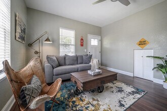 2501 W North B St in Tampa, FL - Building Photo - Building Photo
