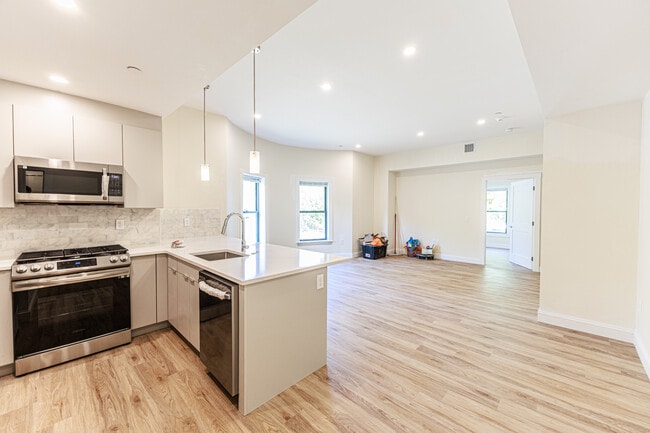 460 Washington St, Unit 1