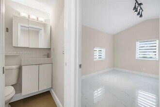 340 SW 25th Rd in Miami, FL - Building Photo - Building Photo