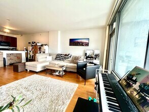 100 E 14th St in Chicago, IL - Foto de edificio - Building Photo