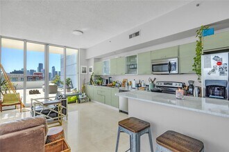 350 NE 24th St, Unit 1201 in Miami, FL - Foto de edificio - Building Photo