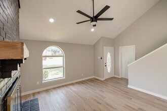 2027 Lucerne Cir in Carrollton, TX - Building Photo - Building Photo