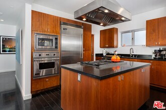 900 N W Knoll Dr in West Hollywood, CA - Building Photo - Building Photo