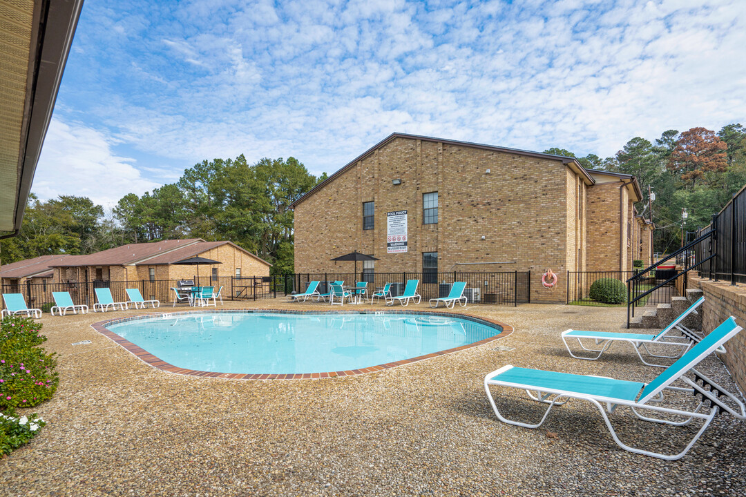 Chevy Chase Apartments in Nacogdoches, TX - Building Photo