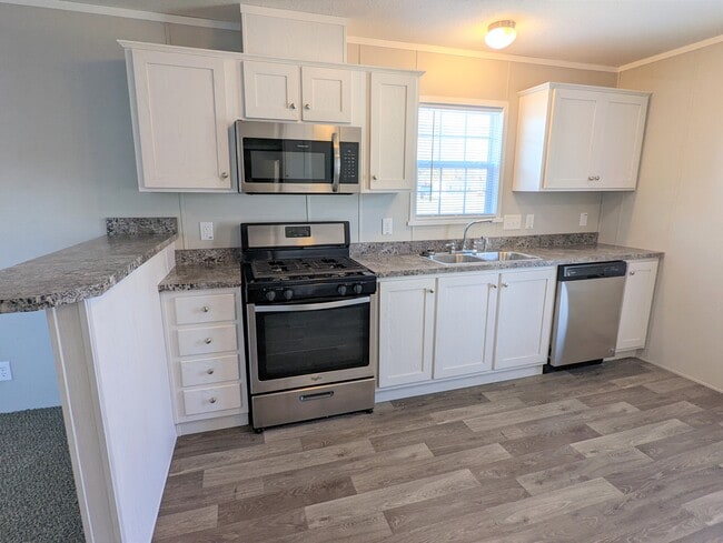 32 E Arizona in Belleville, MI - Building Photo - Building Photo