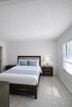 7118 Golf Colony Ct in Greenacres, FL - Building Photo - Building Photo