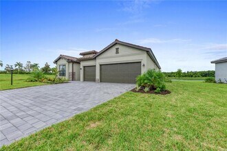 16464 Whale Grey Pl in Bradenton, FL - Building Photo - Building Photo