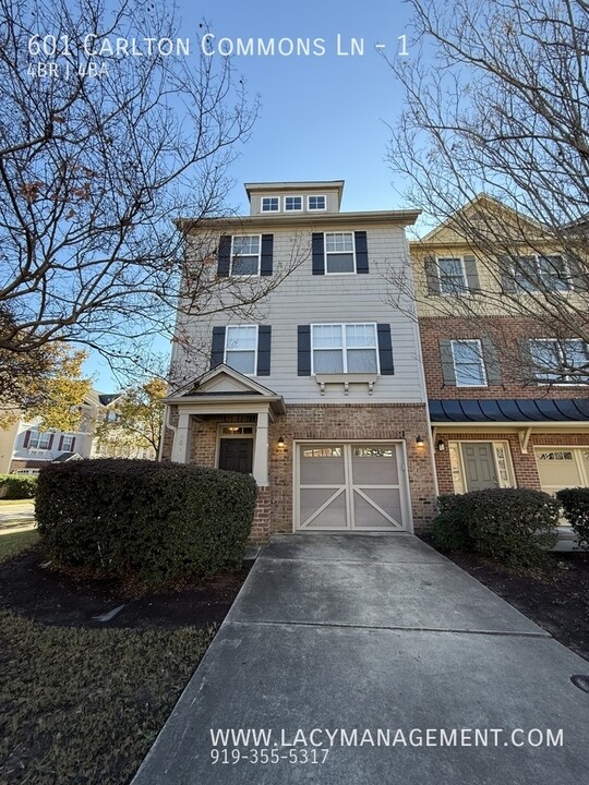 601 Carlton Commons Ln in Cary, NC - Building Photo