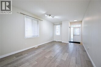 26 Springstead Ave in Hamilton, ON - Building Photo - Building Photo