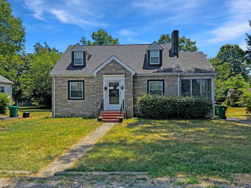 2303 Farrand Dr in Richmond, VA - Building Photo