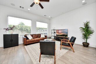 2415 Anita St in Houston, TX - Building Photo - Building Photo