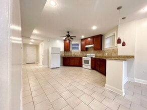 2449 N Avers Ave in Chicago, IL - Building Photo - Building Photo