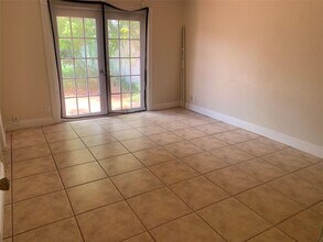 907 SW 78th Ave in North Lauderdale, FL - Building Photo - Building Photo