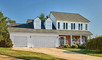 430 Rosehaven Way in Greer, SC - Building Photo