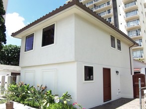 2165-2167 Ala Wai Blvd in Honolulu, HI - Building Photo - Building Photo