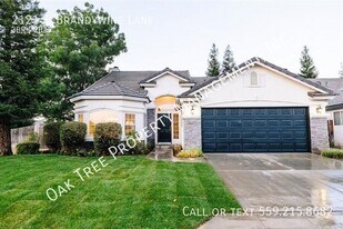 2121 E Brandywine Ln in Fresno, CA - Building Photo