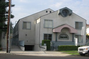 10938 Moorpark St in Toluca Lake, CA - Foto de edificio - Building Photo