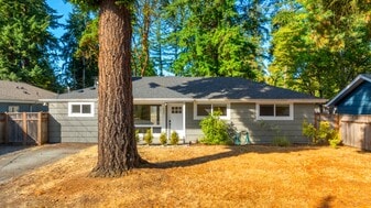 542 NE 120th St in Seattle, WA - Building Photo