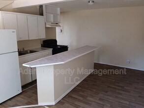 805 W Russell Pl in San Antonio, TX - Building Photo - Building Photo