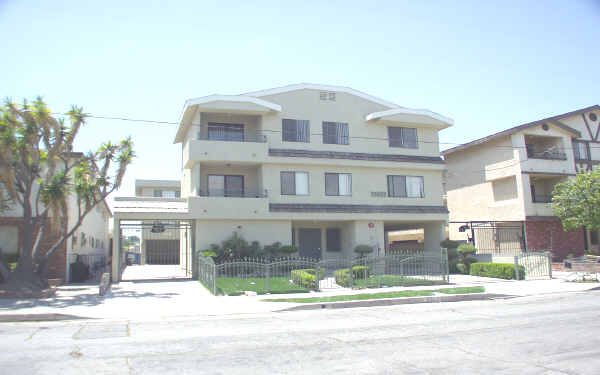 Villa Francisca in Hawthorne, CA - Foto de edificio - Building Photo