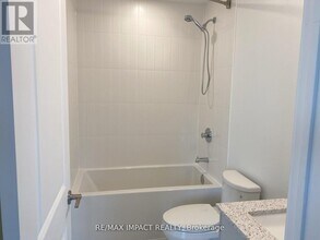 385 Arctic Red Dr in Oshawa, ON - Building Photo - Building Photo