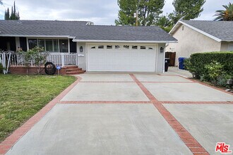 22337 Cantara St in Los Angeles, CA - Building Photo - Building Photo