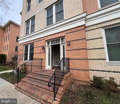 2215 Richmond Hwy in Alexandria, VA - Building Photo