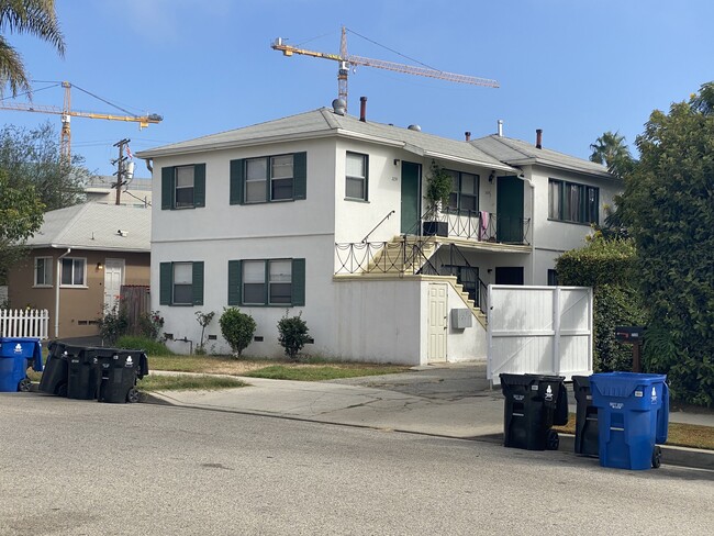 2232 S Carmelina Ave in Los Angeles, CA - Building Photo - Building Photo